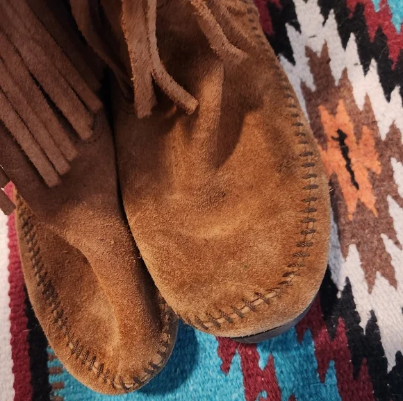 Minnetonka 3 Layer Fringe Moccasin Boots - Picture 7 of 9